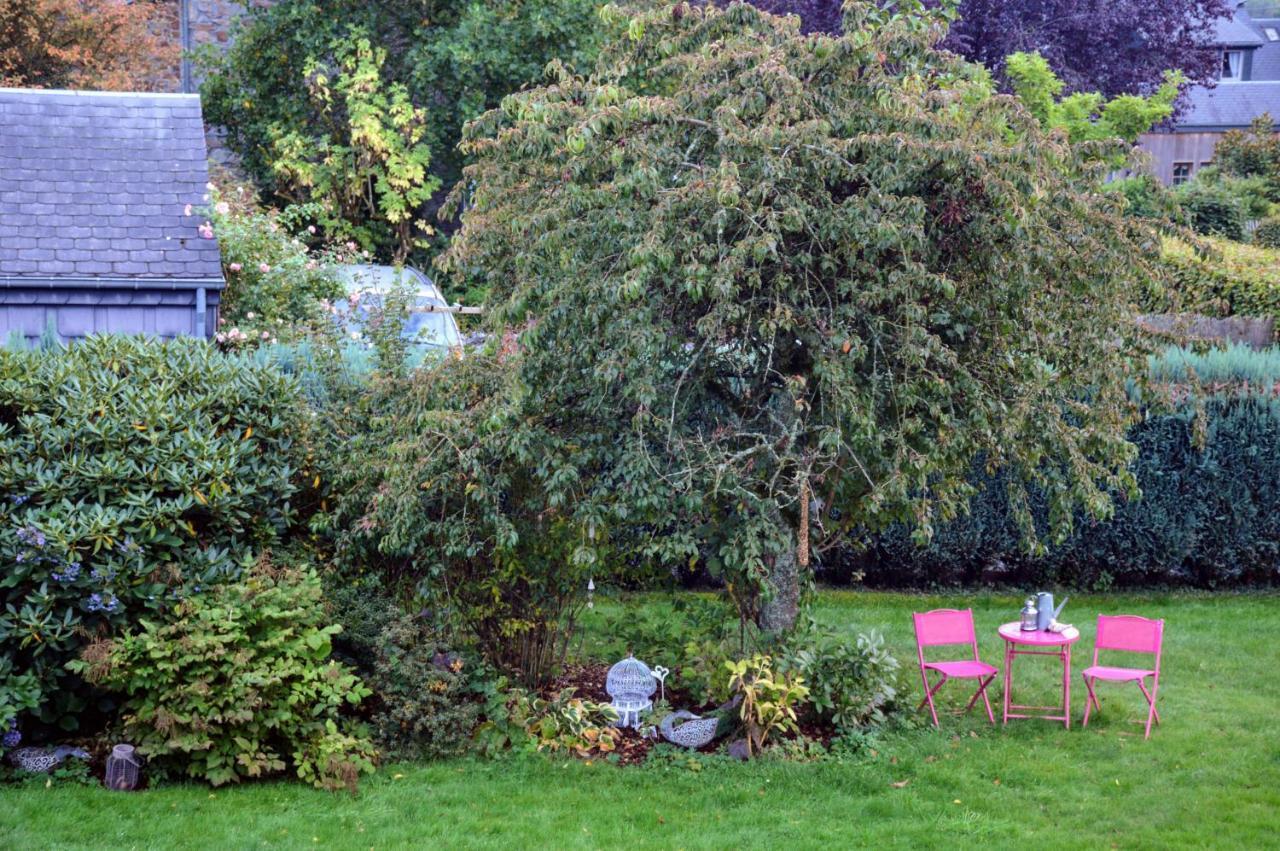 Plumes Et Pinceaux Bed & Breakfast Redu