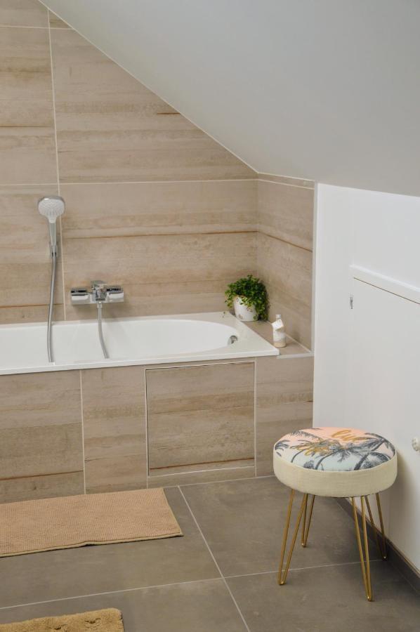 Plumes Et Pinceaux Bed & Breakfast *